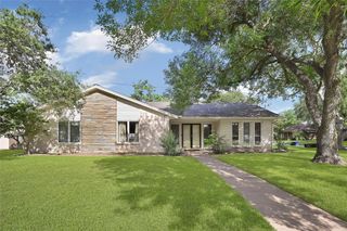 1523 20th Avenue N, Texas City, TX 77590