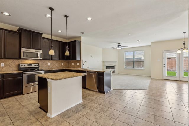 2030 Abbey Road, Heartland, TX 75126