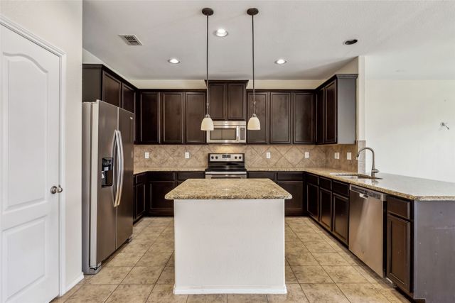 2030 Abbey Road, Heartland, TX 75126