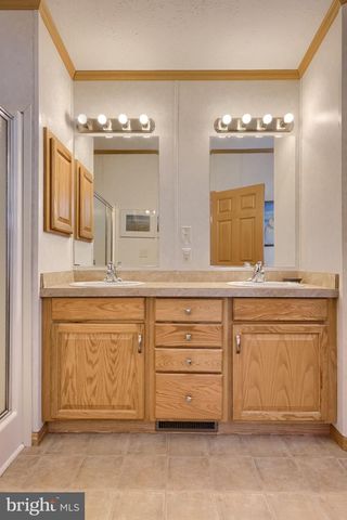 310 SUMMERS DR, Lancaster, PA 17601