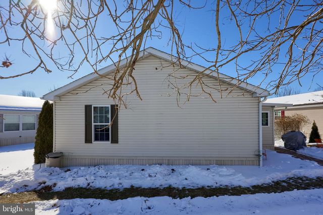 310 SUMMERS DR, Lancaster, PA 17601