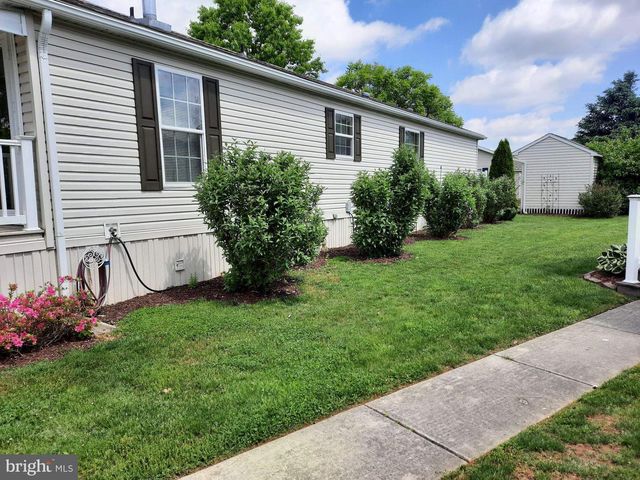 310 SUMMERS DR, Lancaster, PA 17601