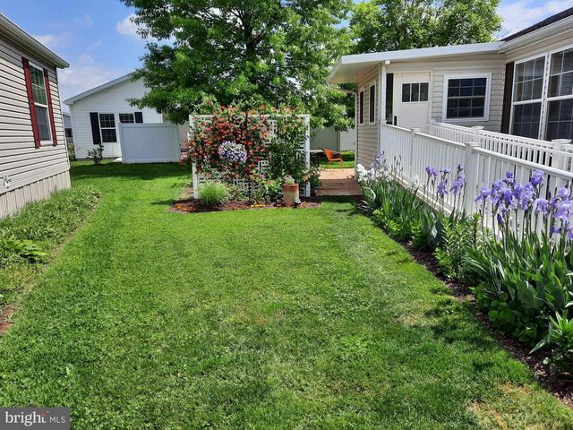 310 SUMMERS DR, Lancaster, PA 17601