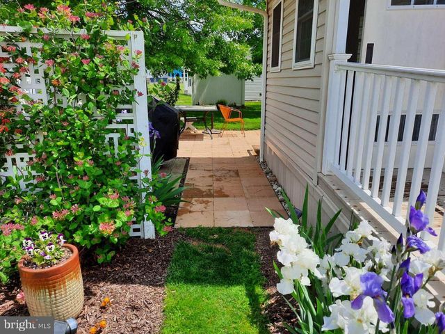 310 SUMMERS DR, Lancaster, PA 17601