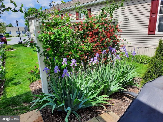 310 SUMMERS DR, Lancaster, PA 17601