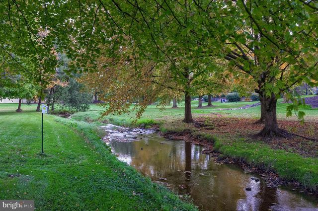 310 SUMMERS DR, Lancaster, PA 17601