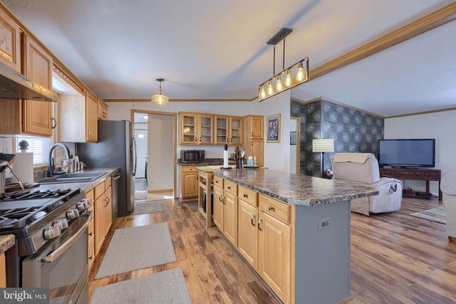 310 SUMMERS DR, Lancaster, PA 17601