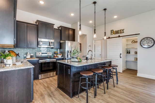 400 Aquilla Way, Hillsboro, TX 76645