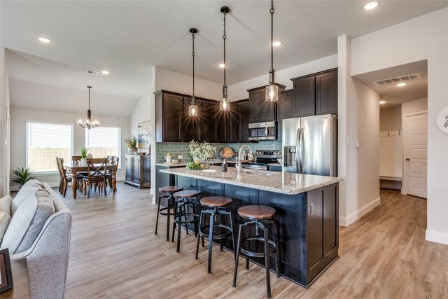 400 Aquilla Way, Hillsboro, TX 76645