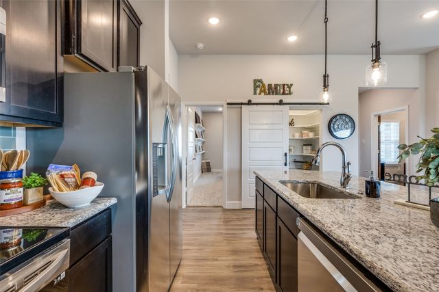 400 Aquilla Way, Hillsboro, TX 76645