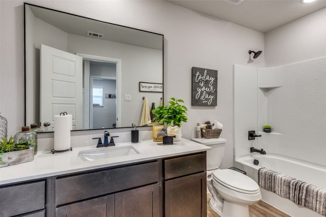 400 Aquilla Way, Hillsboro, TX 76645