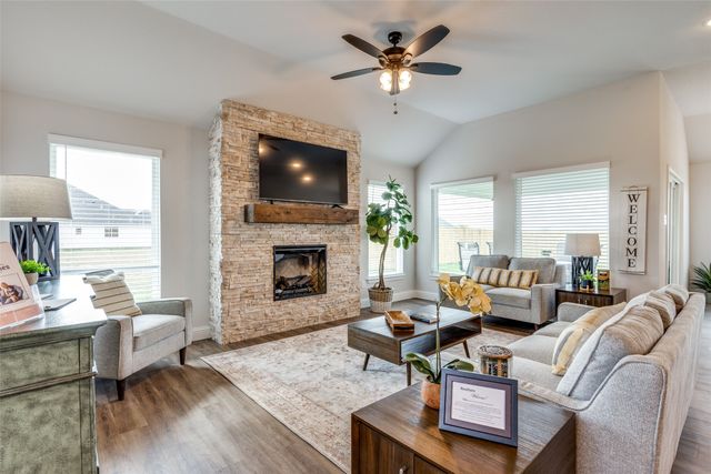 400 Aquilla Way, Hillsboro, TX 76645