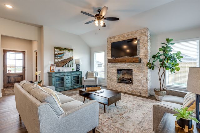 400 Aquilla Way, Hillsboro, TX 76645