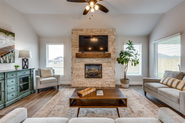 400 Aquilla Way, Hillsboro, TX 76645