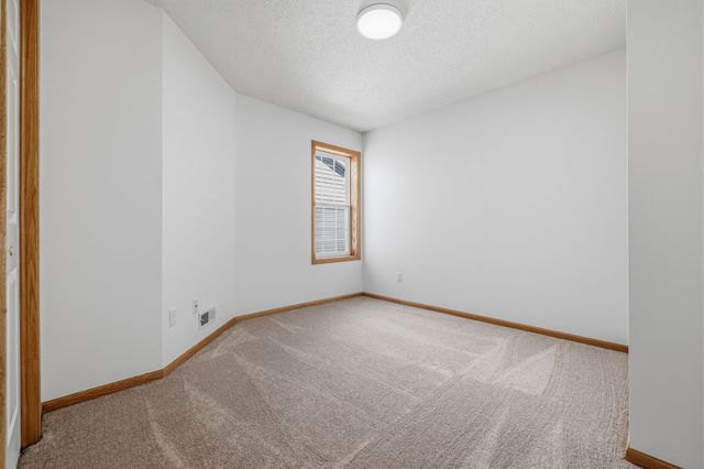 10500 Meredith Drive 6, Urbandale, IA 50322