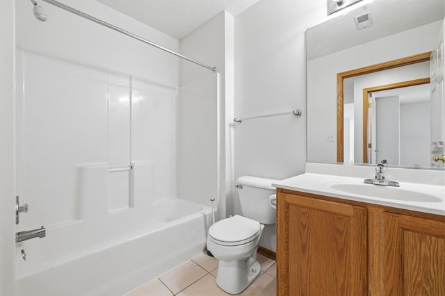 10500 Meredith Drive 6, Urbandale, IA 50322