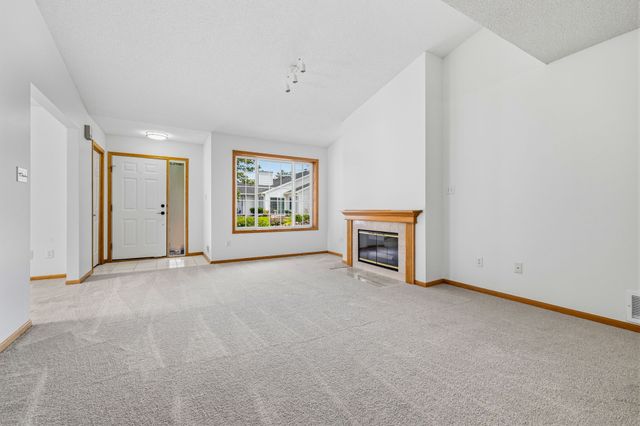 10500 Meredith Drive 6, Urbandale, IA 50322