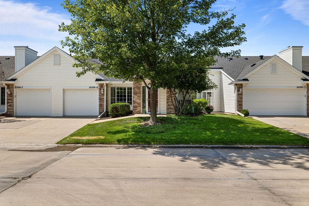 10500 Meredith Drive 6, Urbandale, IA 50322
