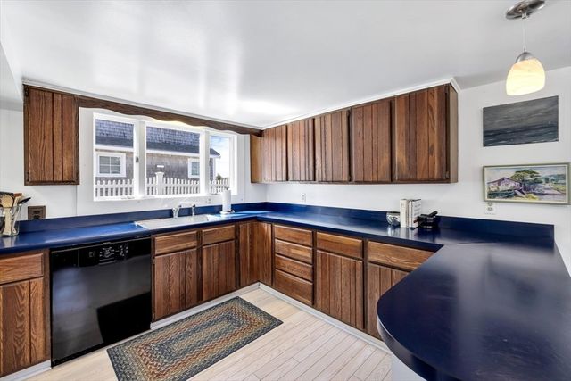 232 Robbins Hill Rd, Brewster, MA 02631