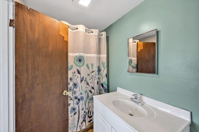 232 Robbins Hill Rd, Brewster, MA 02631