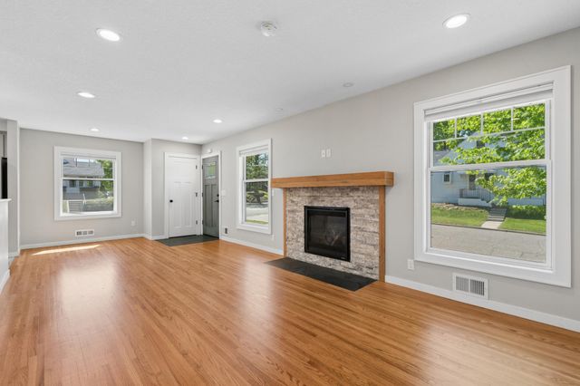 3100 W 55th Street, Edina, MN 55410