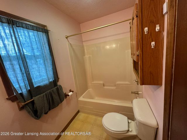 4416 Ballard Road, Lansing, MI 48911