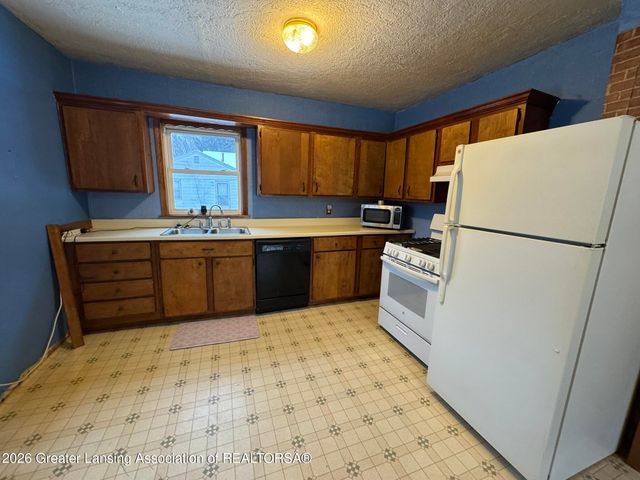 4416 Ballard Road, Lansing, MI 48911