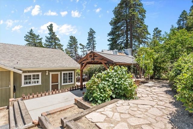 298 Weisshorn, Crestline, CA 92325