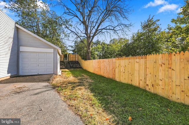503 WOODLAND DR, Havertown, PA 19083