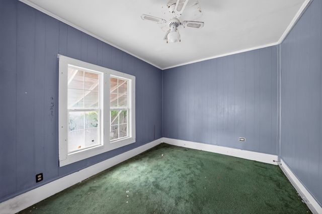 406 E Willingham Street, Cleburne, TX 76031