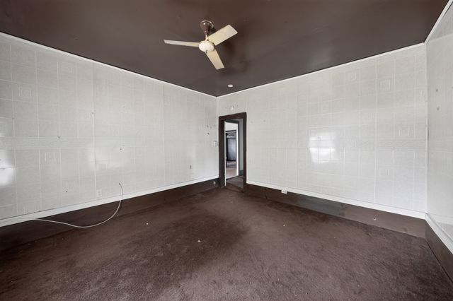 406 E Willingham Street, Cleburne, TX 76031