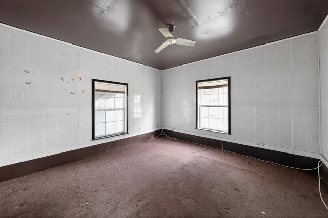 406 E Willingham Street, Cleburne, TX 76031