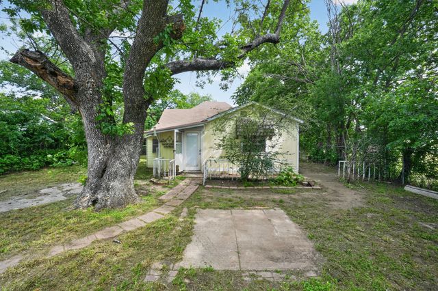 406 E Willingham Street, Cleburne, TX 76031