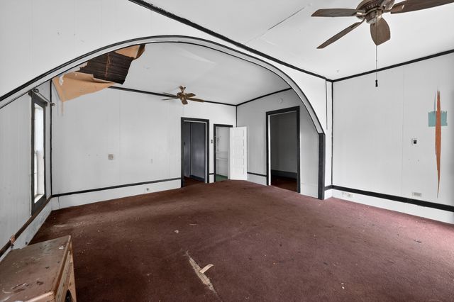 406 E Willingham Street, Cleburne, TX 76031