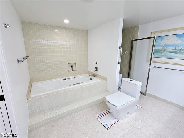 5260 S Landings DR 407, Fort Myers, FL 33919