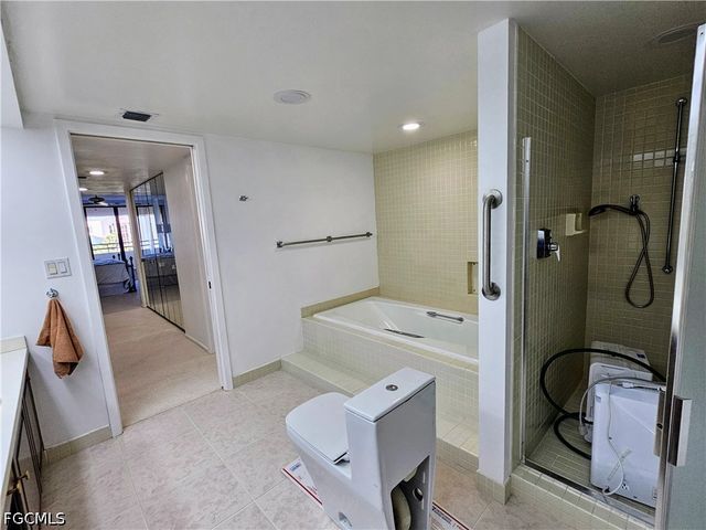 5260 S Landings DR 407, Fort Myers, FL 33919