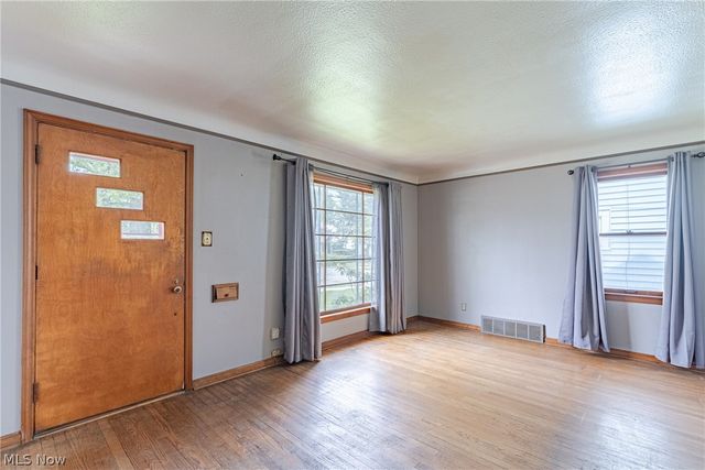11104 Mccracken Road, Garfield Heights, OH 44125