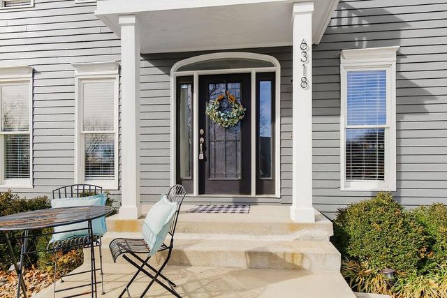 6318 N Robinhood Lane, Kansas City, MO 64151