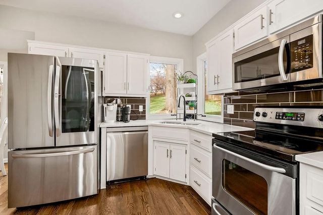 6318 N Robinhood Lane, Kansas City, MO 64151