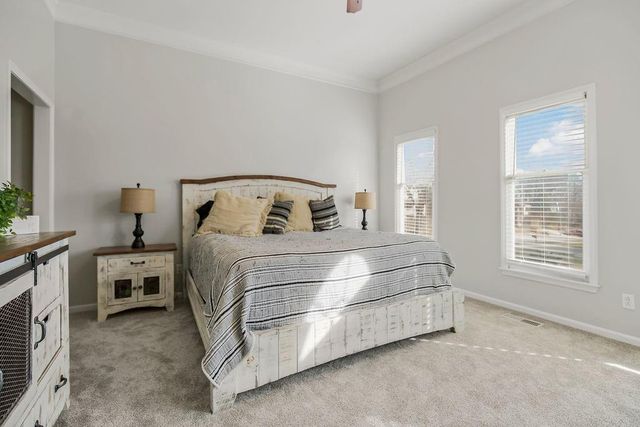 6318 N Robinhood Lane, Kansas City, MO 64151