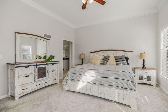 6318 N Robinhood Lane, Kansas City, MO 64151