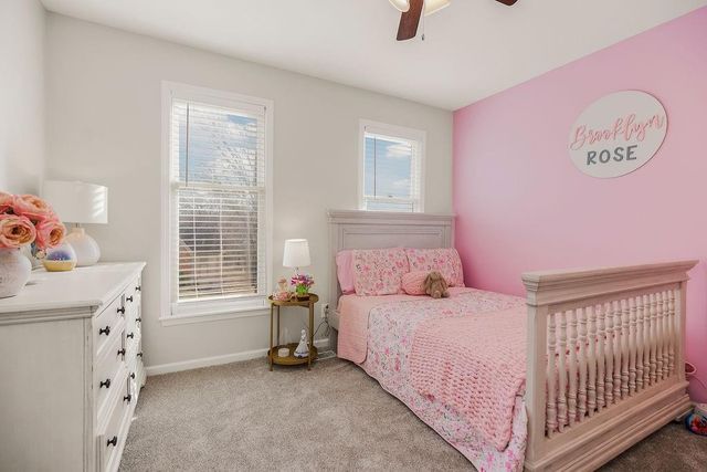 6318 N Robinhood Lane, Kansas City, MO 64151