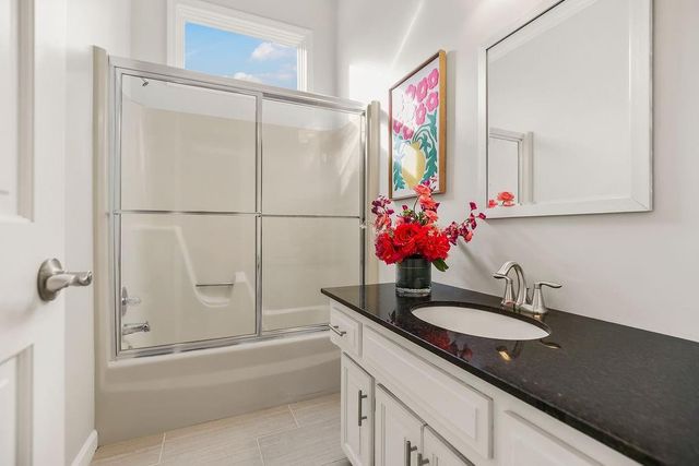 6318 N Robinhood Lane, Kansas City, MO 64151