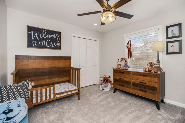 6318 N Robinhood Lane, Kansas City, MO 64151