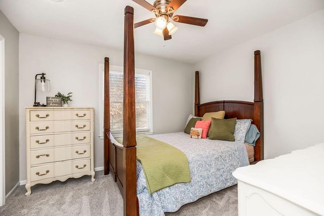 6318 N Robinhood Lane, Kansas City, MO 64151