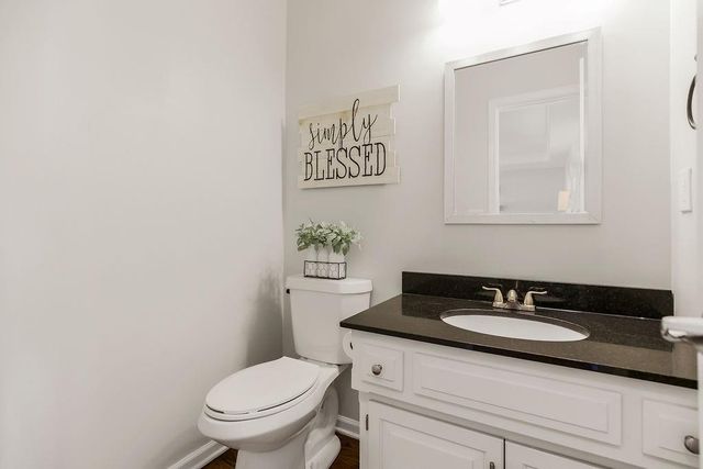 6318 N Robinhood Lane, Kansas City, MO 64151