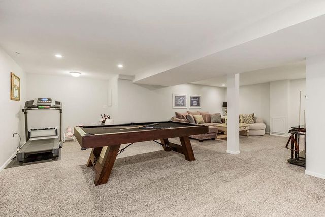 6318 N Robinhood Lane, Kansas City, MO 64151