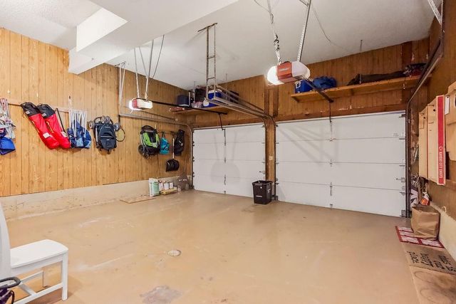 6318 N Robinhood Lane, Kansas City, MO 64151