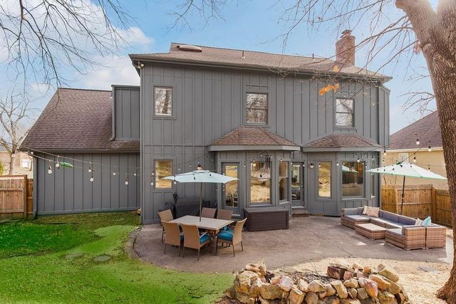 6318 N Robinhood Lane, Kansas City, MO 64151