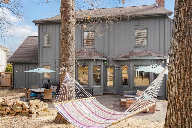 6318 N Robinhood Lane, Kansas City, MO 64151